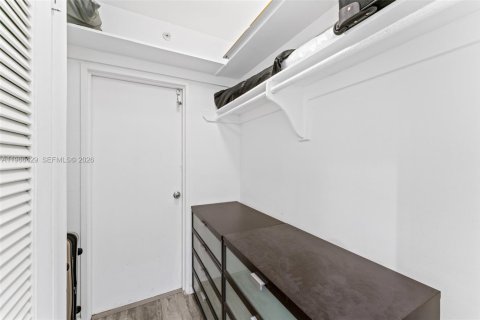 Condo in Miami Beach, Florida № 2029635 - photo 20