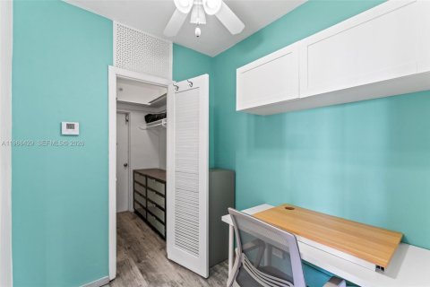 Condo in Miami Beach, Florida № 2029635 - photo 19