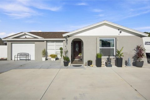 Villa ou maison à Tampa, Floride 3 chambres, 107.3 m2 № 2399318
