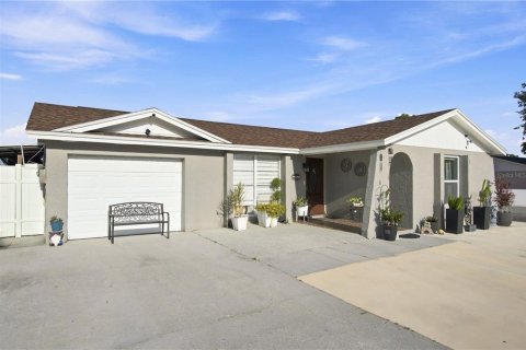 Villa ou maison à vendre à Tampa, Floride: 3 chambres, 107.3 m2 № 2399318 - photo 2
