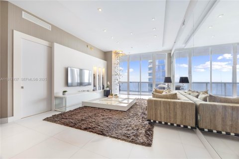 Copropriété à vendre à Sunny Isles Beach, Floride: 3 chambres, 193.61 m2 № 1977118 - photo 2