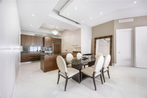 Copropriété à vendre à Sunny Isles Beach, Floride: 3 chambres, 193.61 m2 № 1977118 - photo 4