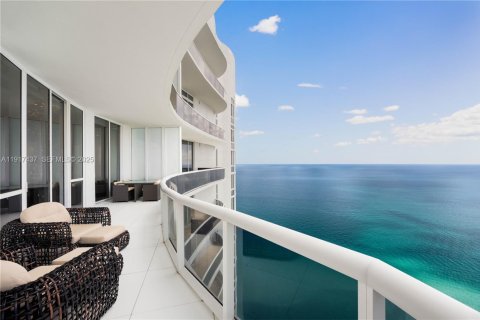 Copropriété à vendre à Sunny Isles Beach, Floride: 3 chambres, 193.61 m2 № 1977118 - photo 1