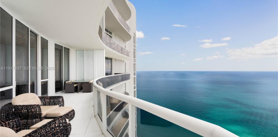 Condo à Sunny Isles Beach, Floride, 3 chambres  № 1977118