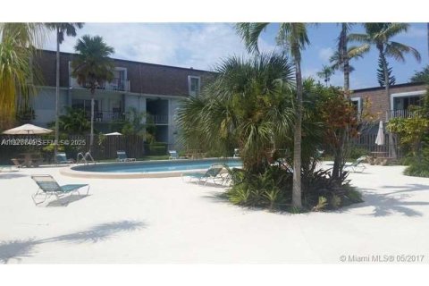 Copropriété à louer à Miami, Floride: 2 chambres, 76.74 m2 № 1988020 - photo 3