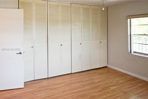 Copropriété à louer à Miami, Floride: 2 chambres, 76.74 m2 № 1988020 - photo 18