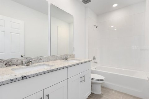 House in Parrish, Florida 4 bedrooms, 230.96 sq.m. № 2391457 - photo 11