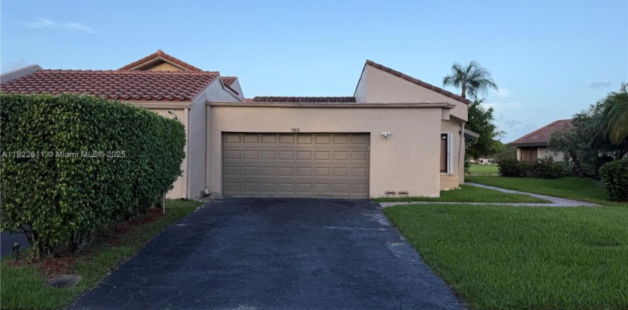 Casa en Weston, Florida 3 dormitorios, 154.68 m2 № 1786596