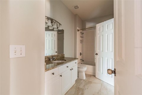 Condo in Palm Harbor, Florida, 3 bedrooms № 2214739 - photo 23