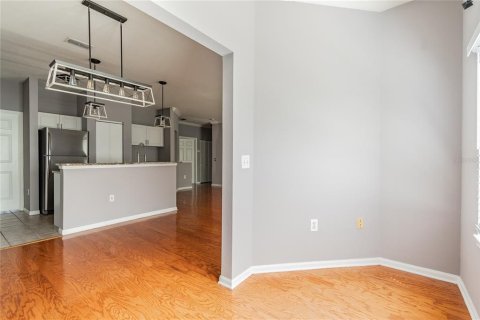 Condo in Palm Harbor, Florida, 3 bedrooms № 2214739 - photo 12