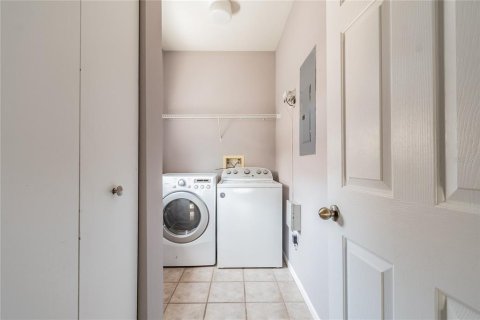 Condo in Palm Harbor, Florida, 3 bedrooms № 2214739 - photo 13