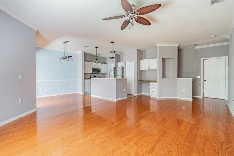 Condo in Palm Harbor, Florida, 3 bedrooms № 2214739 - photo 7