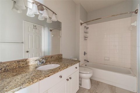 Condo in Palm Harbor, Florida, 3 bedrooms № 2214739 - photo 25