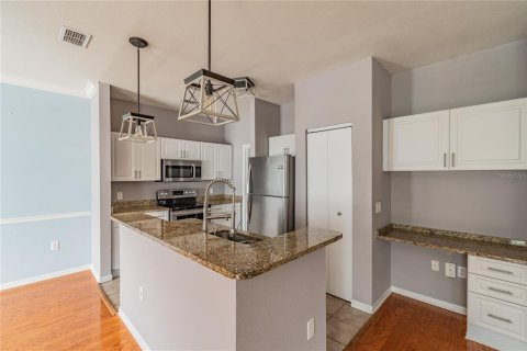 Condo in Palm Harbor, Florida, 3 bedrooms № 2214739 - photo 9