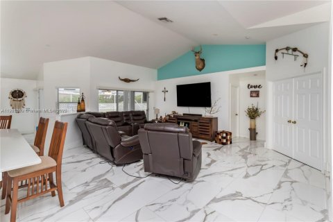 Casa en venta en Loxahatchee Groves, Florida, 4 dormitorios, 212.84 m2 № 1975354 - foto 3