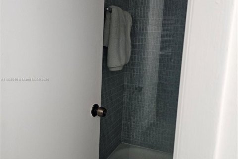 Condominio en alquiler en Aventura, Florida, 2 dormitorios, 92.34 m2 № 1947165 - foto 18