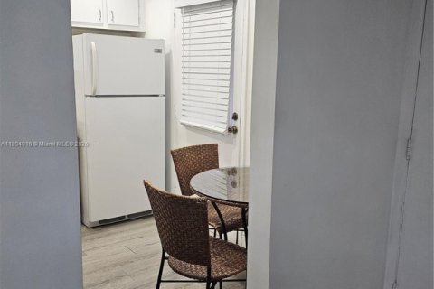 Condominio en alquiler en Aventura, Florida, 2 dormitorios, 92.34 m2 № 1947165 - foto 2