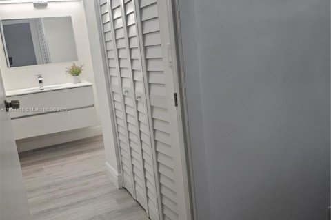 Condominio en alquiler en Aventura, Florida, 2 dormitorios, 92.34 m2 № 1947165 - foto 13