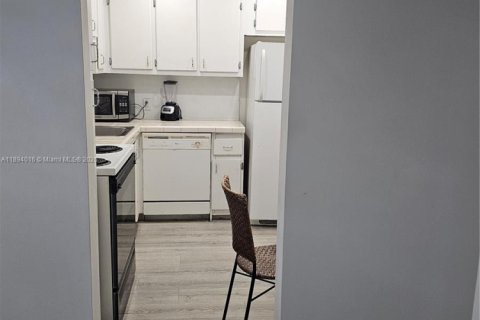 Condominio en alquiler en Aventura, Florida, 2 dormitorios, 92.34 m2 № 1947165 - foto 3