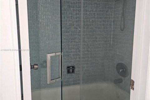Condominio en alquiler en Aventura, Florida, 2 dormitorios, 92.34 m2 № 1947165 - foto 15