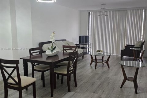 Condominio en alquiler en Aventura, Florida, 2 dormitorios, 92.34 m2 № 1947165 - foto 5