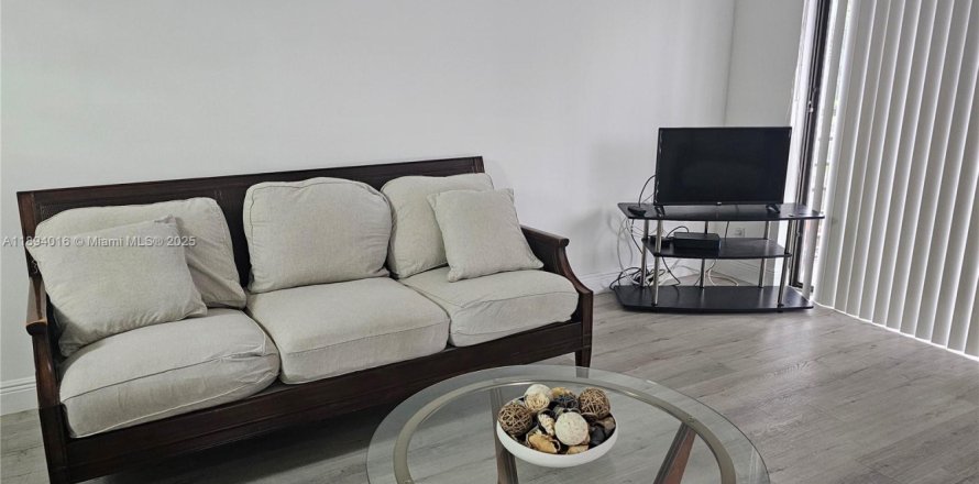 Condominio en Aventura, Florida, 2 dormitorios № 1947165