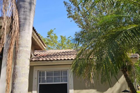 Villa ou maison à louer à Weston, Floride: 3 chambres, 131.55 m2 № 1954093 - photo 2
