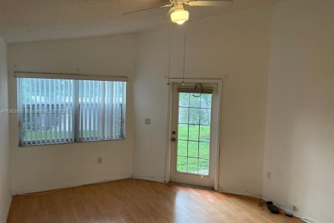 Villa ou maison à louer à Weston, Floride: 3 chambres, 131.55 m2 № 1954093 - photo 3