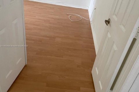 Villa ou maison à louer à Weston, Floride: 3 chambres, 131.55 m2 № 1954093 - photo 4