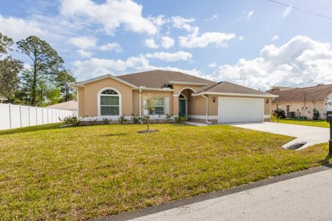 House in Palm Coast, Florida 3 bedrooms, 167.41 sq.m. № 2226796 - photo 3