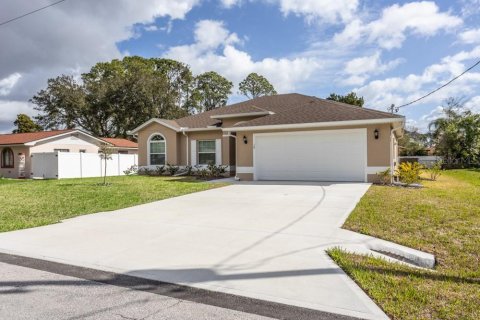 House in Palm Coast, Florida 3 bedrooms, 167.41 sq.m. № 2226796 - photo 2