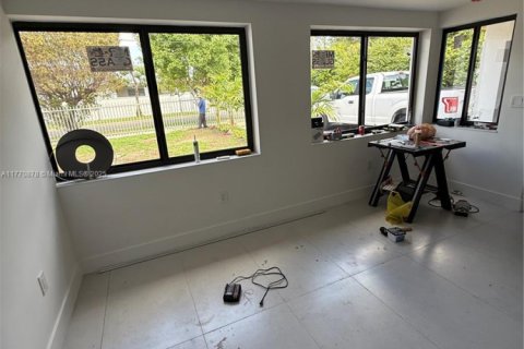Propiedad comercial en venta en Miami, Florida, 163.97 m2 № 1752113 - foto 25