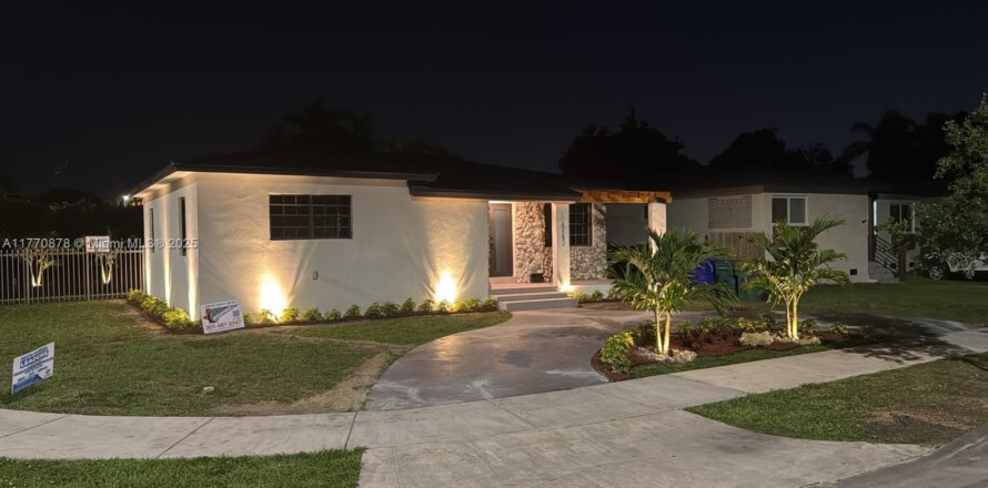 Propiedad comercial en Miami, Florida 163.97 m2 № 1752113