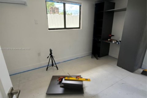 Propiedad comercial en venta en Miami, Florida, 163.97 m2 № 1752113 - foto 18