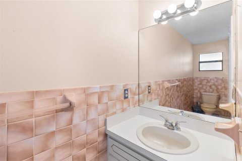 House in Holiday, Florida 3 bedrooms, 233.18 sq.m. № 1898941 - photo 13