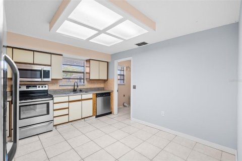 House in Holiday, Florida 3 bedrooms, 233.18 sq.m. № 1898941 - photo 18
