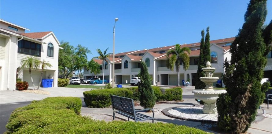 Adosado en Dunedin, Florida 1 dormitorio, 102.19 m2 № 1629464