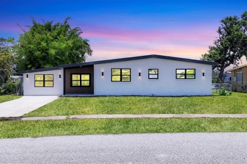 House in North Port, Florida 3 bedrooms, 144.93 sq.m. № 1786288 - photo 5