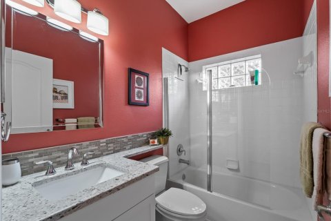 House in Sarasota, Florida 2 bedrooms, 147.25 sq.m. № 2395899 - photo 13
