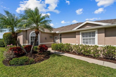 House in Sarasota, Florida 2 bedrooms, 147.25 sq.m. № 2395899 - photo 2