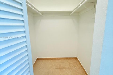 Снять в аренду кондоминиум в Майами, Флорида 1 спальня, 66.15м2, № 2058612 - фото 11