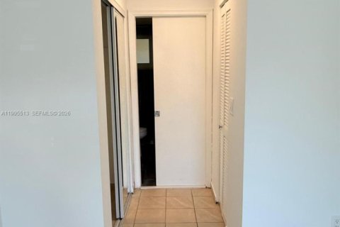 Снять в аренду кондоминиум в Майами, Флорида 1 спальня, 66.15м2, № 2058612 - фото 9