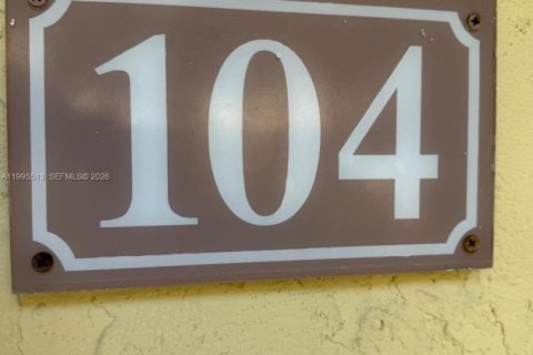 Кондоминиум с 1 спальней в Майами, Флорида № 2058612