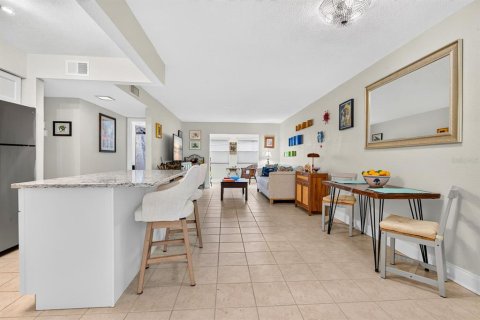 Copropriété à vendre à Bradenton Beach, Floride: 2 chambres, 70.05 m2 № 2398589 - photo 3