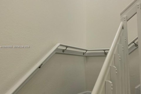 Condominio en alquiler en Miami, Florida, 3 dormitorios, 125.33 m2 № 2030729 - foto 7