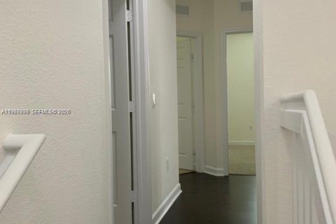 Condominio en alquiler en Miami, Florida, 3 dormitorios, 125.33 m2 № 2030729 - foto 8