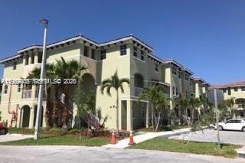 Condominio en Miami, Florida, 3 dormitorios № 2030729