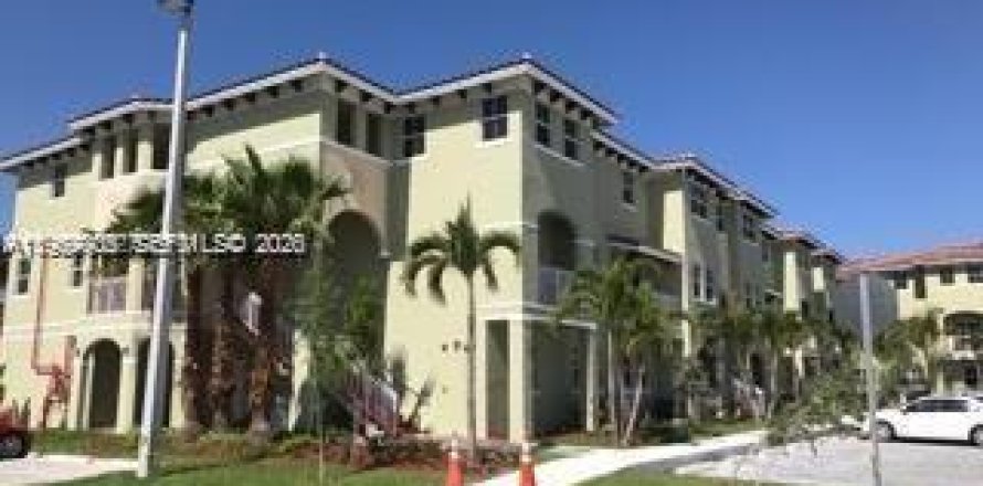 Condominio en Miami, Florida, 3 dormitorios  № 2030729