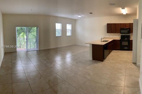 Condominio en alquiler en Miami, Florida, 3 dormitorios, 125.33 m2 № 2030729 - foto 4