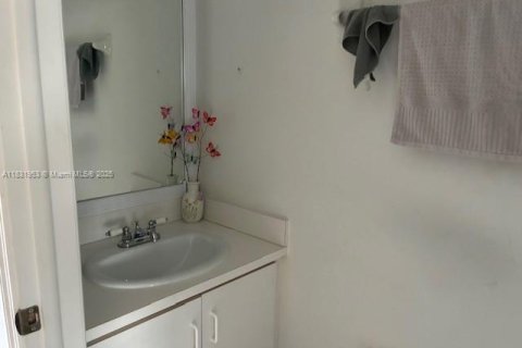 Condo in Miami, Florida, 2 bedrooms  № 1809371 - photo 8